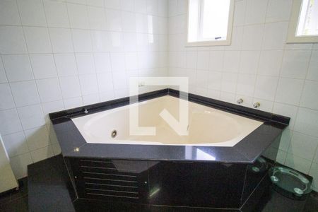 Casa de condomínio para alugar com 720m², 4 quartos e 15 vagasBanheiro da Suíte 1