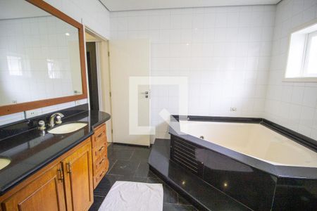 Casa de condomínio para alugar com 720m², 4 quartos e 15 vagasBanheiro da Suíte 1