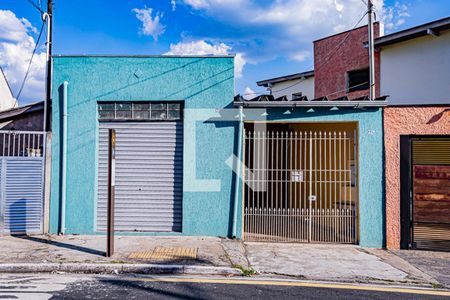 Casa à venda com 170m², 3 quartos e 2 vagas Casa à venda com 170m², 3 quartos e 2 vagasFachada