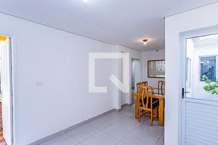 Casa à venda com 170m², 3 quartos e 2 vagas Casa à venda com 170m², 3 quartos e 2 vagasCozinha e copa