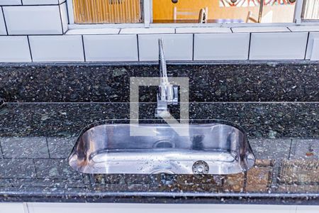 Casa à venda com 170m², 3 quartos e 2 vagas Casa à venda com 170m², 3 quartos e 2 vagasCozinha e copa