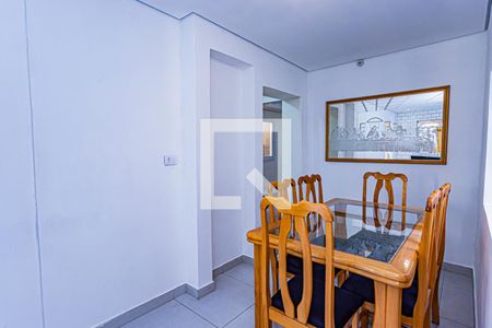 Casa à venda com 170m², 3 quartos e 2 vagas Casa à venda com 170m², 3 quartos e 2 vagasCozinha e copa