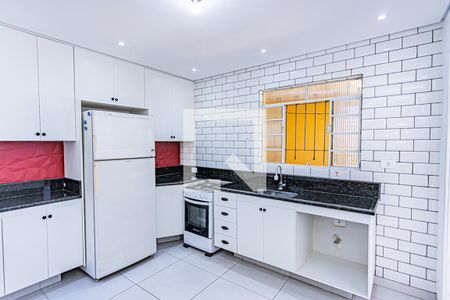 Casa à venda com 170m², 3 quartos e 2 vagas Casa à venda com 170m², 3 quartos e 2 vagasCozinha e copa