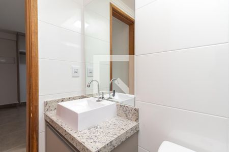 Banheiro de apartamento para alugar com 1 quarto, 31m² em Parque Peruche, São Paulo