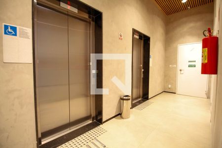 Studio à venda com 27m², 1 quarto e sem vaga Studio à venda com 27m², 1 quarto e sem vagaÁrea Comum - Elevadores