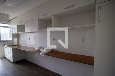 Apartamento à venda com 149m², 3 quartos e 2 vagas Apartamento à venda com 149m², 3 quartos e 2 vagasEscritório