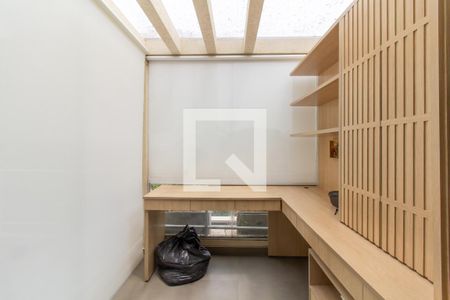 Casa de condomínio à venda com 250m², 3 quartos e 2 vagasEscritório