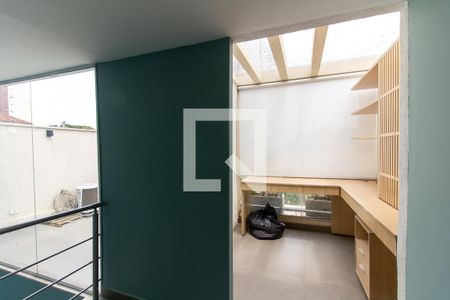 Casa de condomínio à venda com 250m², 3 quartos e 2 vagasEscritório