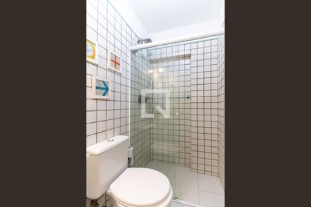 Casa de condomínio à venda com 250m², 3 quartos e 2 vagasBanheiro de serviço