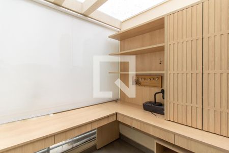 Casa de condomínio à venda com 250m², 3 quartos e 2 vagasEscritório