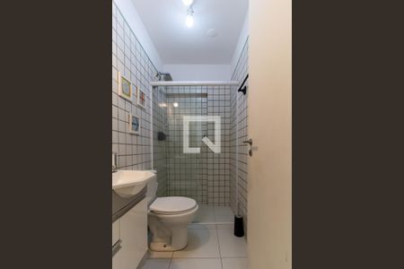 Casa de condomínio à venda com 250m², 3 quartos e 2 vagasBanheiro de serviço