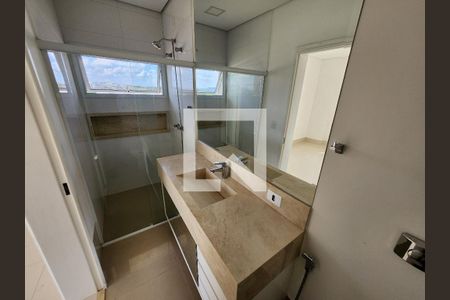 Casa de condomínio para alugar com 285m², 3 quartos e 4 vagas Casa de condomínio para alugar com 285m², 3 quartos e 4 vagasBanheiro da Suíte 2