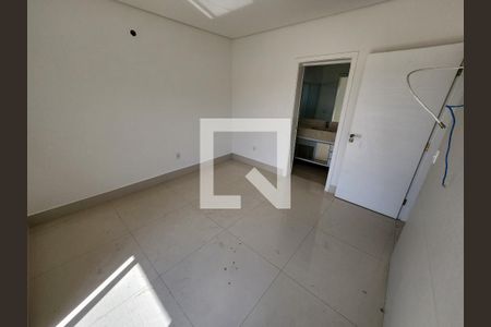 Casa de condomínio para alugar com 285m², 3 quartos e 4 vagas Casa de condomínio para alugar com 285m², 3 quartos e 4 vagasSuíte 2