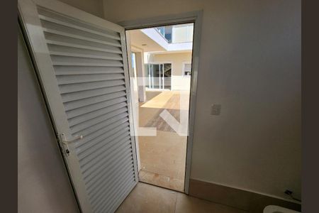 Casa de condomínio para alugar com 285m², 3 quartos e 4 vagas Casa de condomínio para alugar com 285m², 3 quartos e 4 vagasBanheiro 2