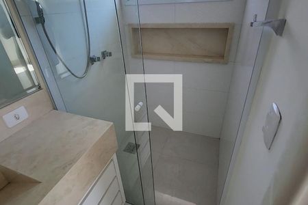 Casa de condomínio para alugar com 285m², 3 quartos e 4 vagas Casa de condomínio para alugar com 285m², 3 quartos e 4 vagasBanheiro da Suite 3