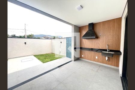 Casa de condomínio à venda com 215m², 3 quartos e 2 vagasChurrasqueira