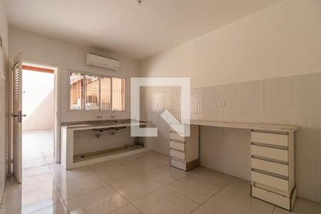 Casa para alugar com 154m², 4 quartos e 4 vagas Casa para alugar com 154m², 4 quartos e 4 vagasCozinha