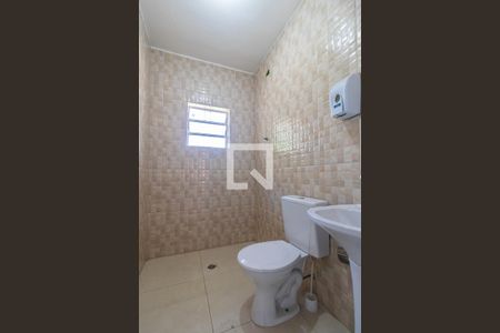 Casa para alugar com 154m², 4 quartos e 4 vagas Casa para alugar com 154m², 4 quartos e 4 vagasBanheiro 1