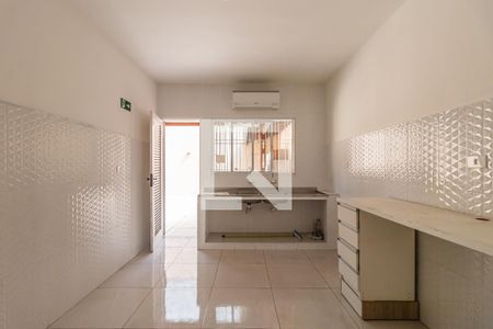 Casa para alugar com 154m², 4 quartos e 4 vagas Casa para alugar com 154m², 4 quartos e 4 vagasCozinha
