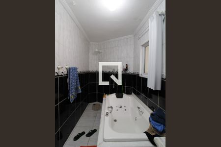 Casa à venda com 200m², 3 quartos e 4 vagasBanheiro da Suíte 2