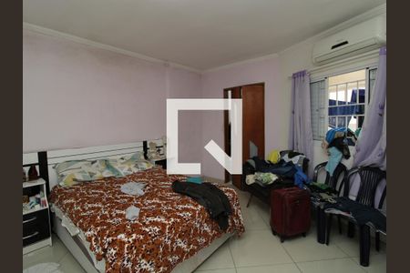 Casa à venda com 200m², 3 quartos e 4 vagasSuíte 2
