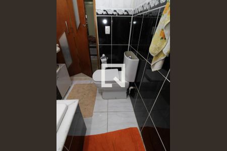 Casa à venda com 200m², 3 quartos e 4 vagasBanheiro da Suíte 2