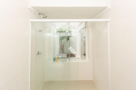 Casa à venda com 180m², 2 quartos e 2 vagasBanheiro da Suite 2