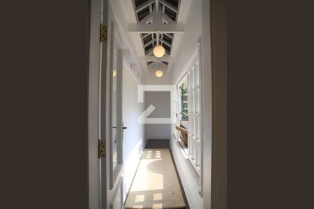 Casa à venda com 520m², 5 quartos e 5 vagas Casa à venda com 520m², 5 quartos e 5 vagasCorredor