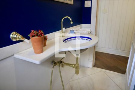 Casa à venda com 520m², 5 quartos e 5 vagas Casa à venda com 520m², 5 quartos e 5 vagasLavabo