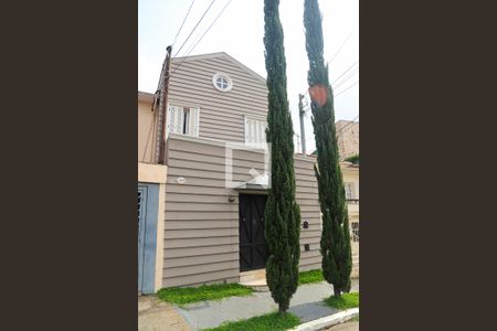 Casa à venda com 520m², 5 quartos e 5 vagas Casa à venda com 520m², 5 quartos e 5 vagasFachada