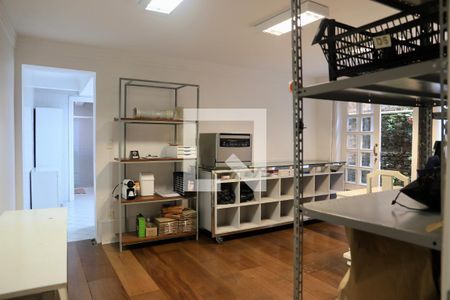 Casa à venda com 520m², 5 quartos e 5 vagas Casa à venda com 520m², 5 quartos e 5 vagasEscritório