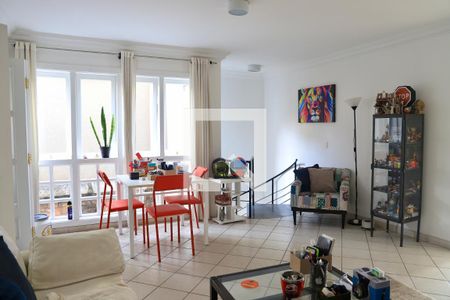 Casa à venda com 520m², 5 quartos e 5 vagas Casa à venda com 520m², 5 quartos e 5 vagasLoft Sala