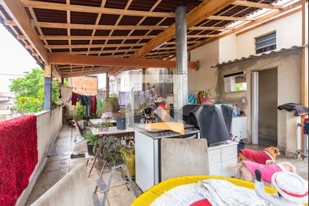 Casa à venda com 40m², 5 quartos e sem vaga Casa à venda com 40m², 5 quartos e sem vagaVaranda