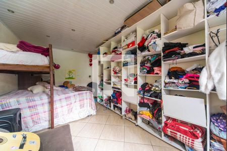 Casa à venda com 40m², 5 quartos e sem vaga Casa à venda com 40m², 5 quartos e sem vagaQuarto casa 2