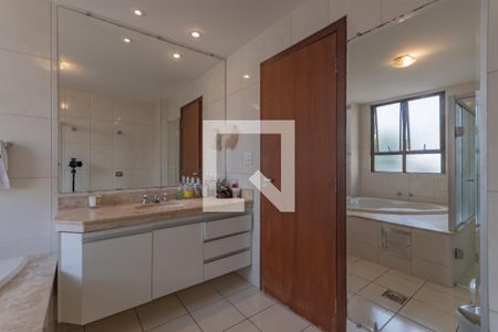 Apartamento à venda com 243m², 4 quartos e 2 vagasBanheiro Suíte