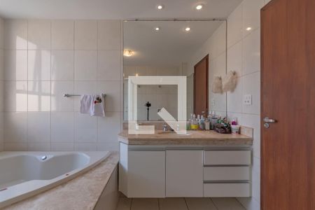 Apartamento à venda com 243m², 4 quartos e 2 vagasBanheiro Suíte