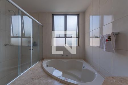 Apartamento à venda com 243m², 4 quartos e 2 vagasBanheiro Suíte