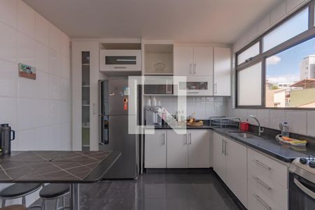 Apartamento à venda com 243m², 4 quartos e 2 vagasCozinha