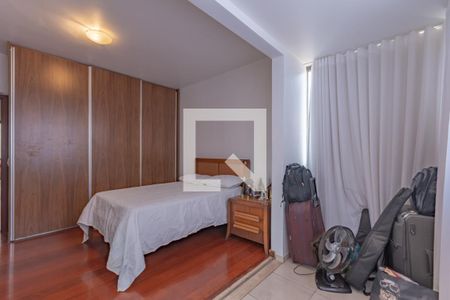 Apartamento à venda com 243m², 4 quartos e 2 vagasSuíte