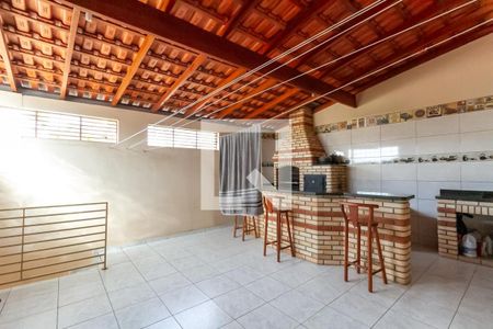 Casa à venda com 210m², 3 quartos e sem vagaÁrea de Serviço e Churrasqueira