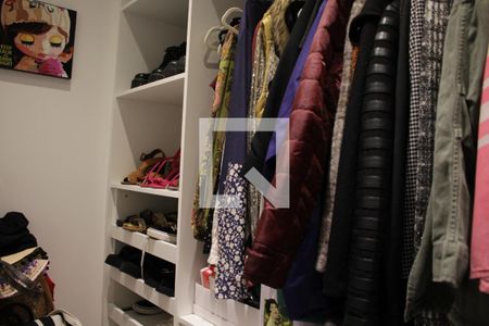 Apartamento à venda com 93m², 2 quartos e 2 vagasCloset da suíte 