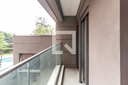 Apartamento à venda com 260m², 3 quartos e 3 vagas Apartamento à venda com 260m², 3 quartos e 3 vagasVaranda da Suíte 2