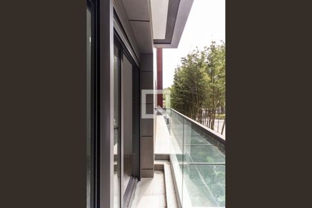 Apartamento à venda com 260m², 3 quartos e 3 vagas Apartamento à venda com 260m², 3 quartos e 3 vagasVaranda da Suíte 3