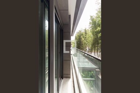 Apartamento à venda com 260m², 3 quartos e 3 vagas Apartamento à venda com 260m², 3 quartos e 3 vagasVaranda da Suíte 1