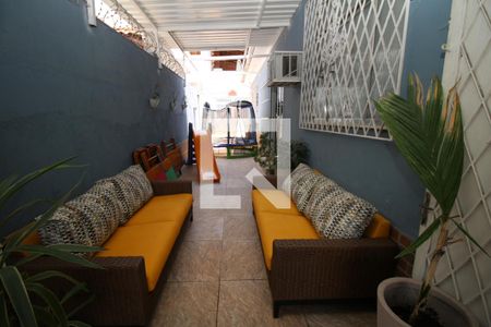 Casa à venda com 300m², 3 quartos e 2 vagasQuintal - Corredor lateral