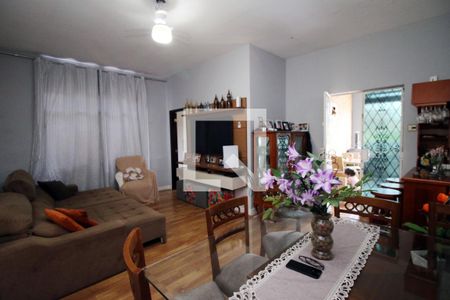 Sala de casa à venda com 3 quartos, 300m² em Brás de Pina, Rio de Janeiro