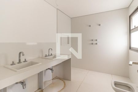 Apartamento à venda com 260m², 3 quartos e 3 vagasBanheiro da Suíte 1