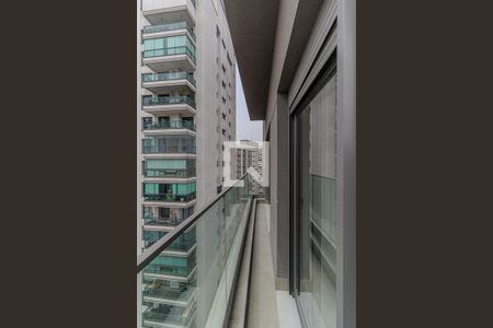 Apartamento à venda com 520m², 4 quartos e 3 vagas Apartamento à venda com 520m², 4 quartos e 3 vagasVaranda da Suíte 2