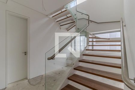 Apartamento à venda com 520m², 4 quartos e 3 vagas Apartamento à venda com 520m², 4 quartos e 3 vagasEscada