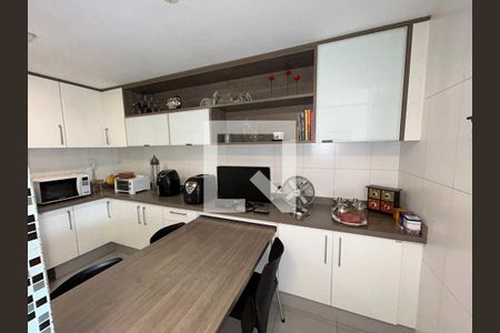 Apartamento à venda com 220m², 3 quartos e 2 vagasCozinha